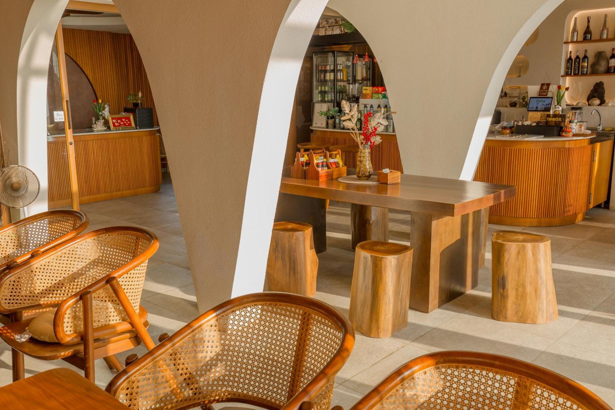 Tasana Bar And Luxury Resort Koh Larn Extérieur photo