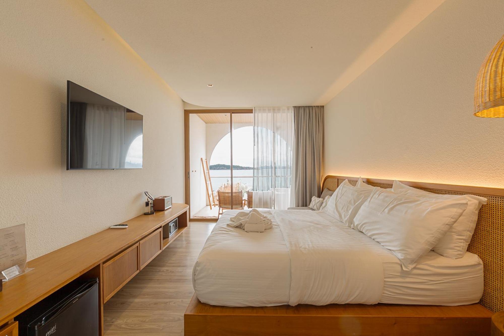Tasana Bar And Luxury Resort Koh Larn Extérieur photo