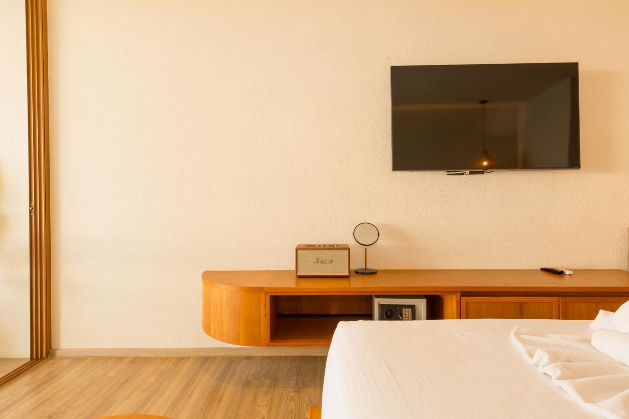 Tasana Bar And Luxury Resort Koh Larn Extérieur photo