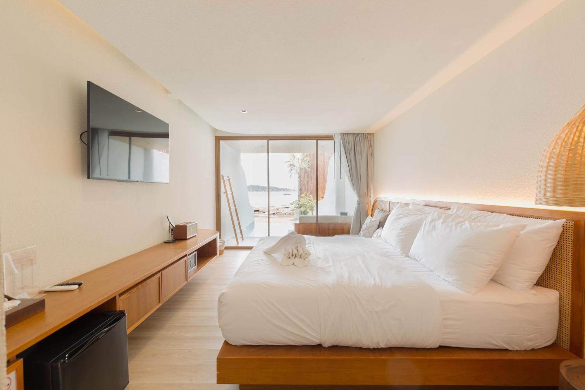 Tasana Bar And Luxury Resort Koh Larn Extérieur photo